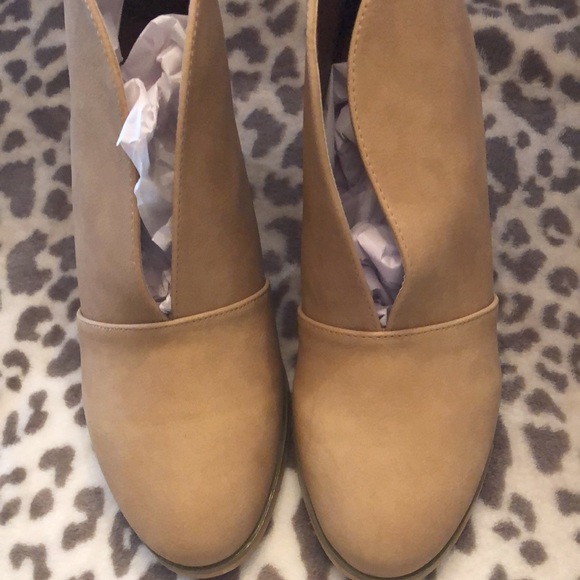 Weeboo V-Cut Block Heel Bootie Wheat Size 8.5 8 - Picture 14 of 16